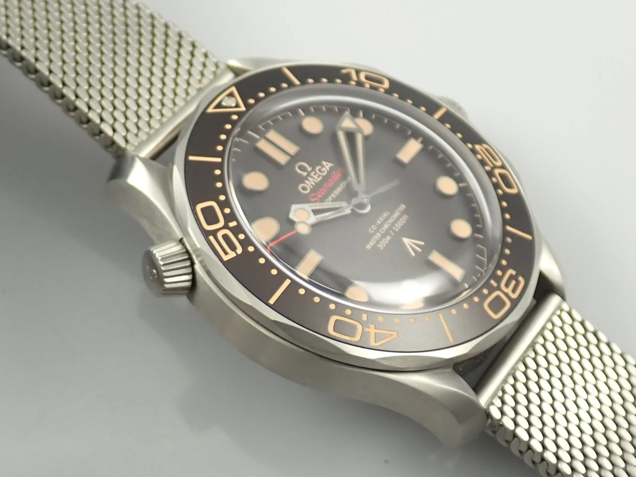オメガ シーマスター ダイバー 300M コーアクシャル マスター クロノメーター 42MM Ref.210.90.42.20.01.001 ブラウン文字盤 中古 088FVYVP - Image 4