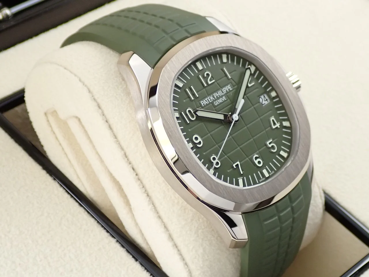 パテックフィリップ アクアノート Ref.5168G-010 ホワイトゴールド カーキグリーン文字盤 - Image 5