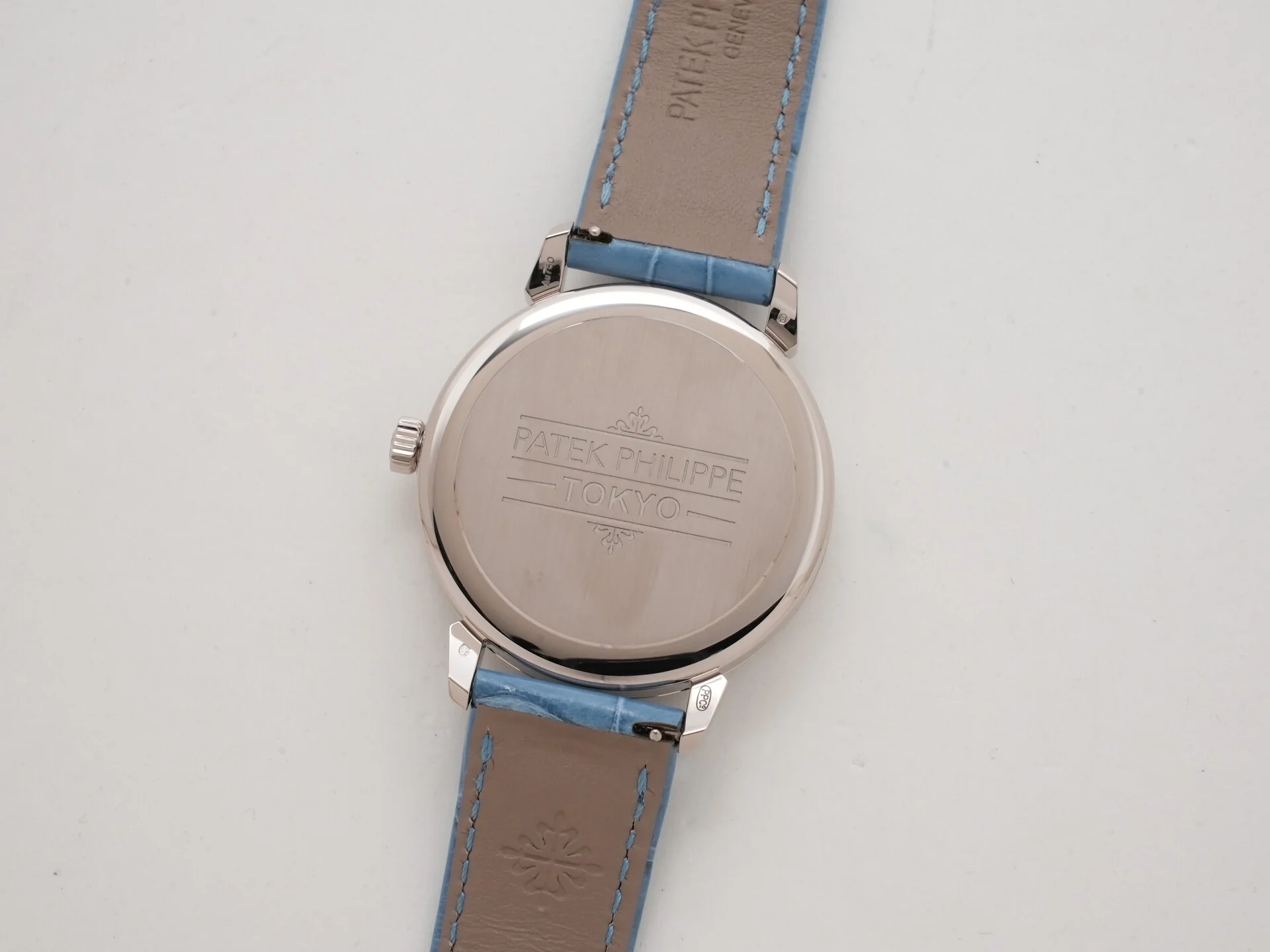 パテックフィリップ カラトラバ グランド エキシビジョン 東京2023 Ref.6127G-010/7127G-010 ホワイトゴールド ラックライトブルー(スカイブルー) ライラックトーン(パープル)文字盤 - Image 7