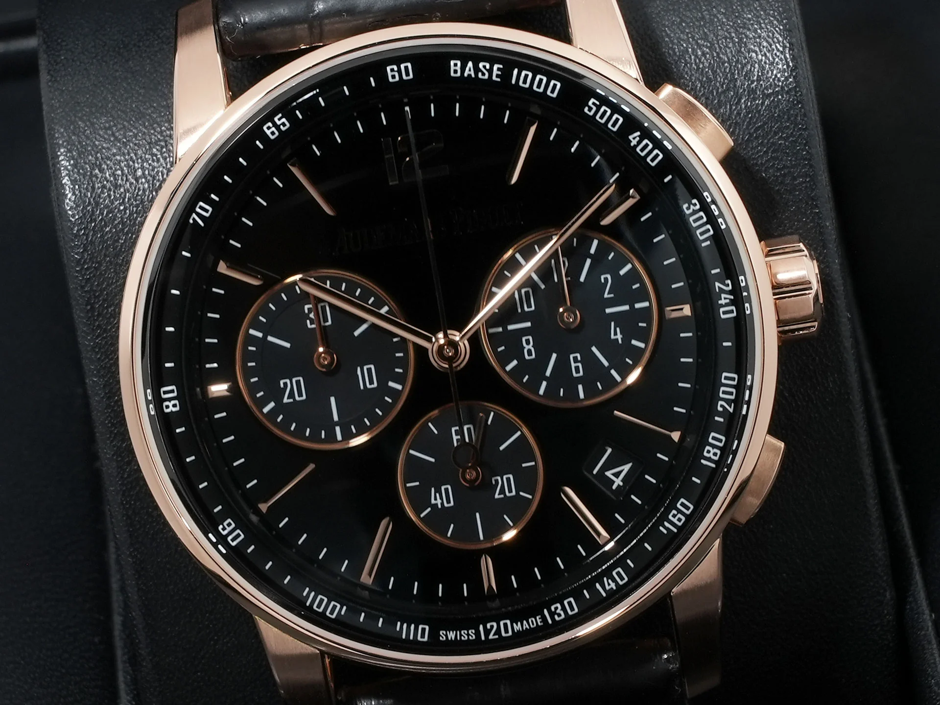 オーデマピゲ CODE 11.59 バイ オーデマ ピゲ クロノグラフ Ref.26393OR.OO.A002CR.01 ピンクゴールド ブラックラッカー文字盤 美品 2kukvnbt - Image 3