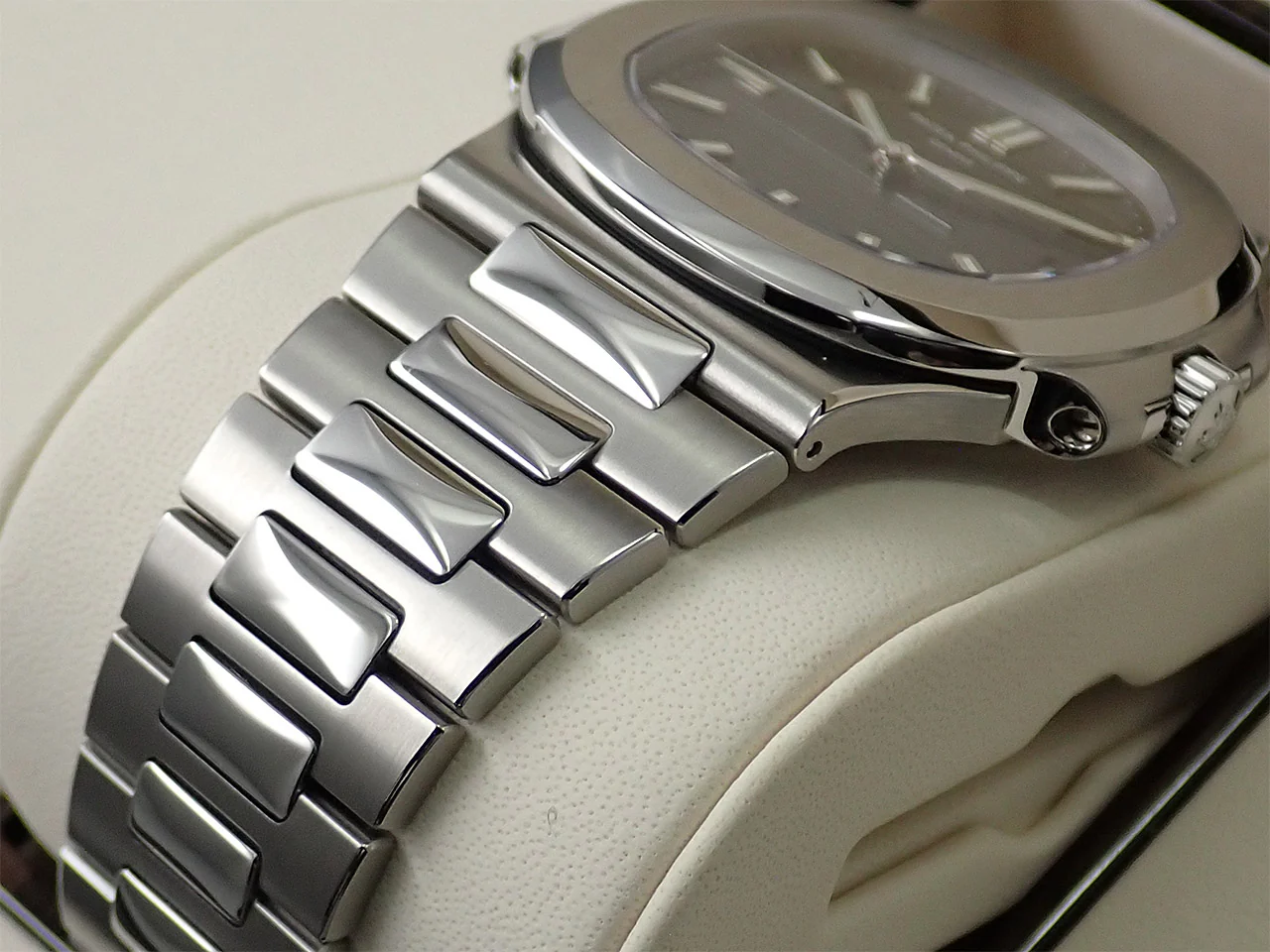 パテックフィリップ ノーチラス Ref.5711/1A-010 ステンレススチール ブルー文字盤 - Image 7