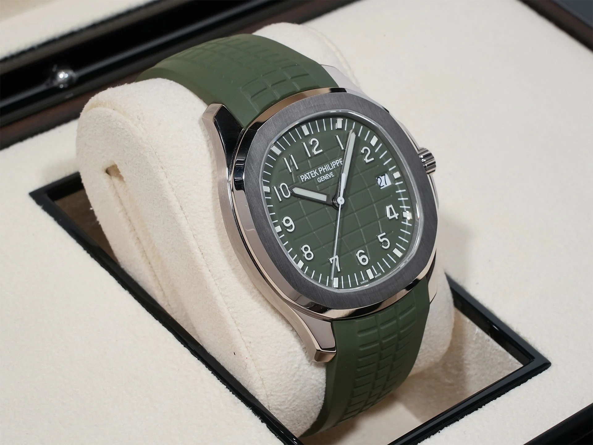 パテックフィリップ アクアノート Ref.5168G-010 ホワイトゴールド カーキグリーン文字盤 - Image 5