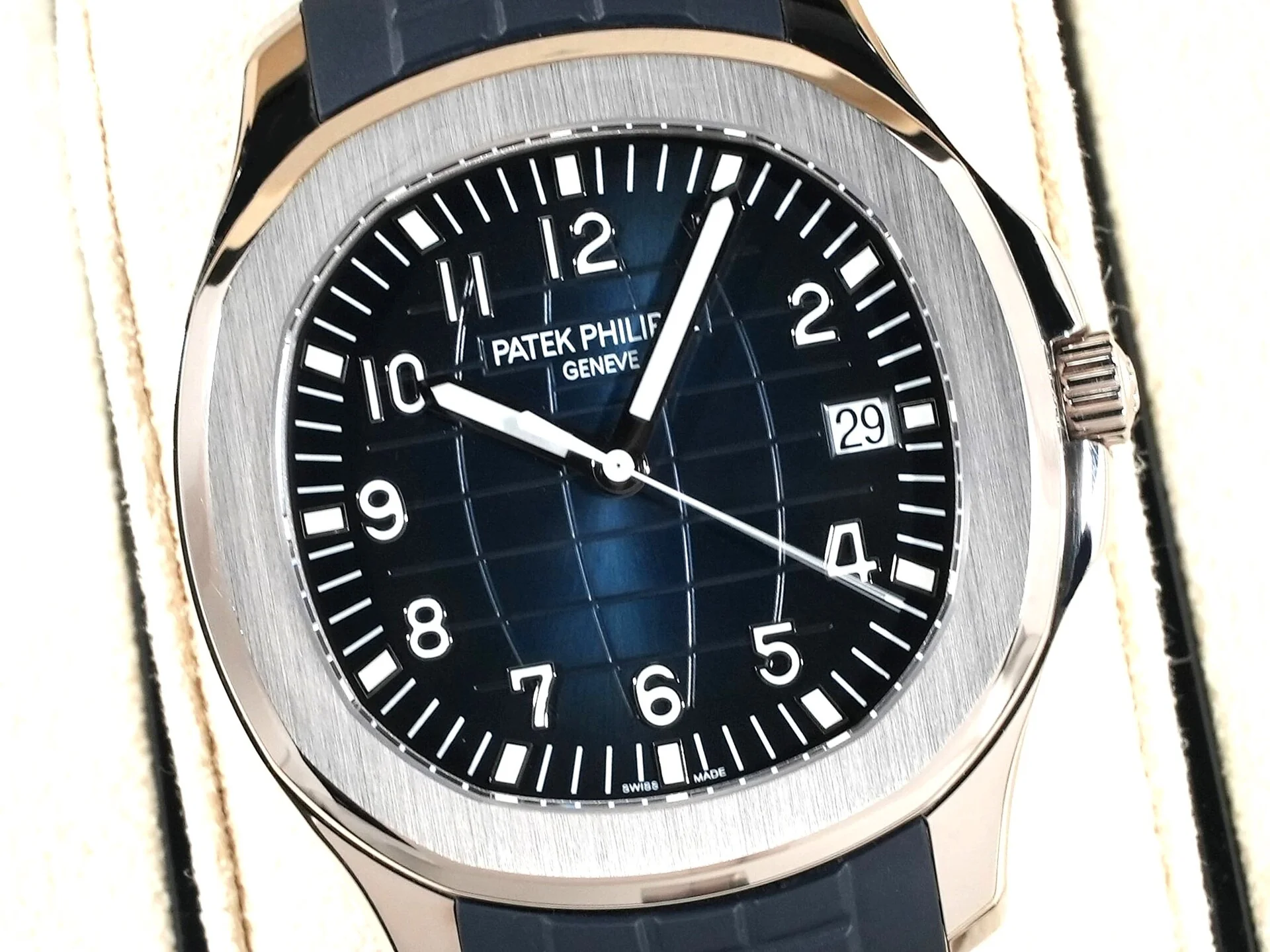 パテックフィリップ アクアノート Ref.5168G-001 ホワイトゴールド ミッドナイトブルー文字盤 - Image 3