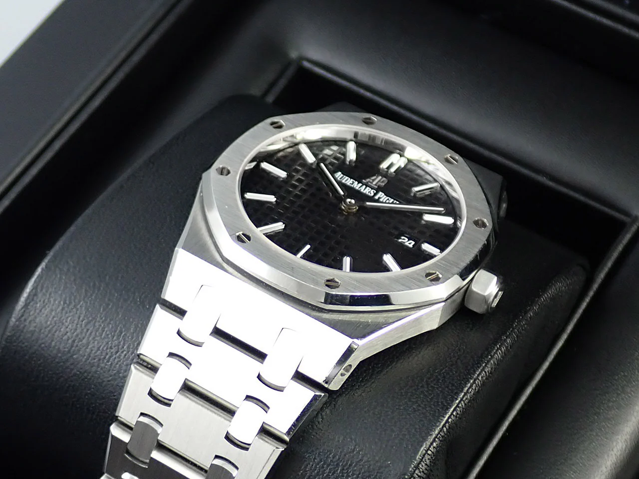 オーデマピゲ ロイヤルオーク クォーツ Ref.67650ST.OO.1261ST.01 ステンレススチール ブラック文字盤 - Image 6