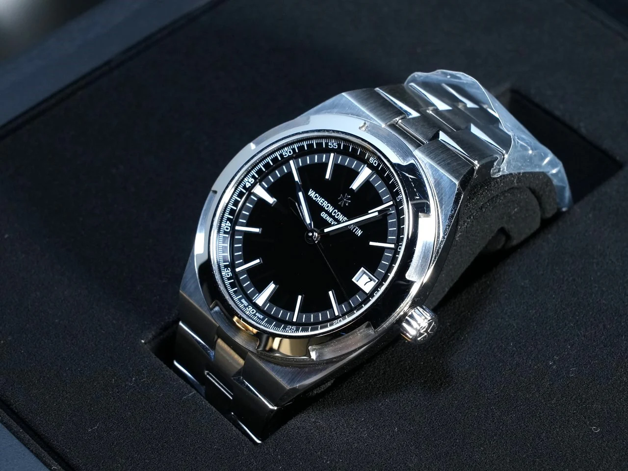 ヴァシュロンコンスタンタン オーヴァーシーズ Ref.4500V/110A-B483 ブラック文字盤 中古 4CHA7603 - Image 4
