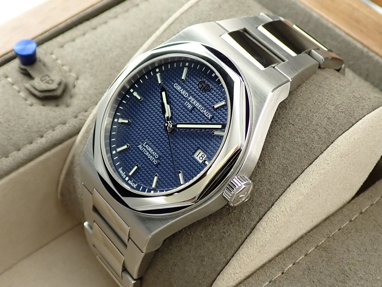 ジラールペルゴ ロレアート Ref.81000-11-431-11A ブルー文字盤 美品 4CT7247W - Image 4