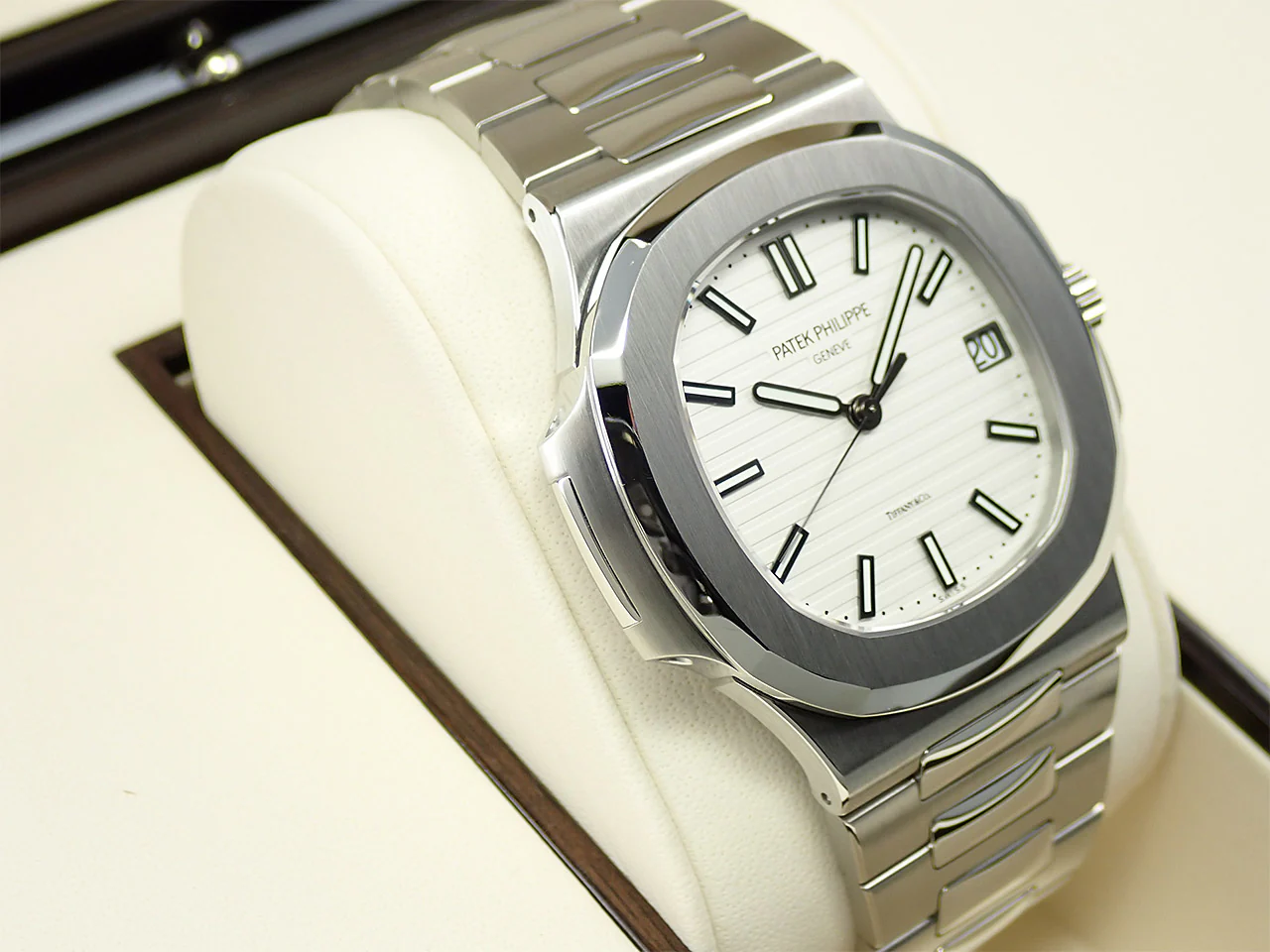 パテックフィリップ ノーチラス TIFFANY&CO. Ref.5711/1A-011 ステンレススチール ホワイト文字盤 - Image 5