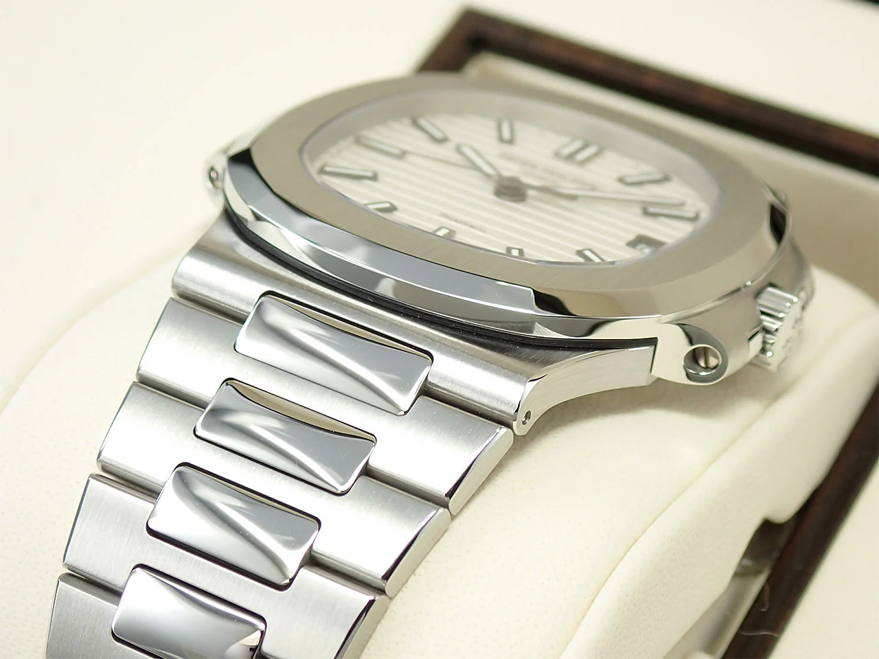 パテックフィリップ ノーチラス TIFFANY&CO. Ref.5711/1A-011 ステンレススチール ホワイト文字盤 - Image 6