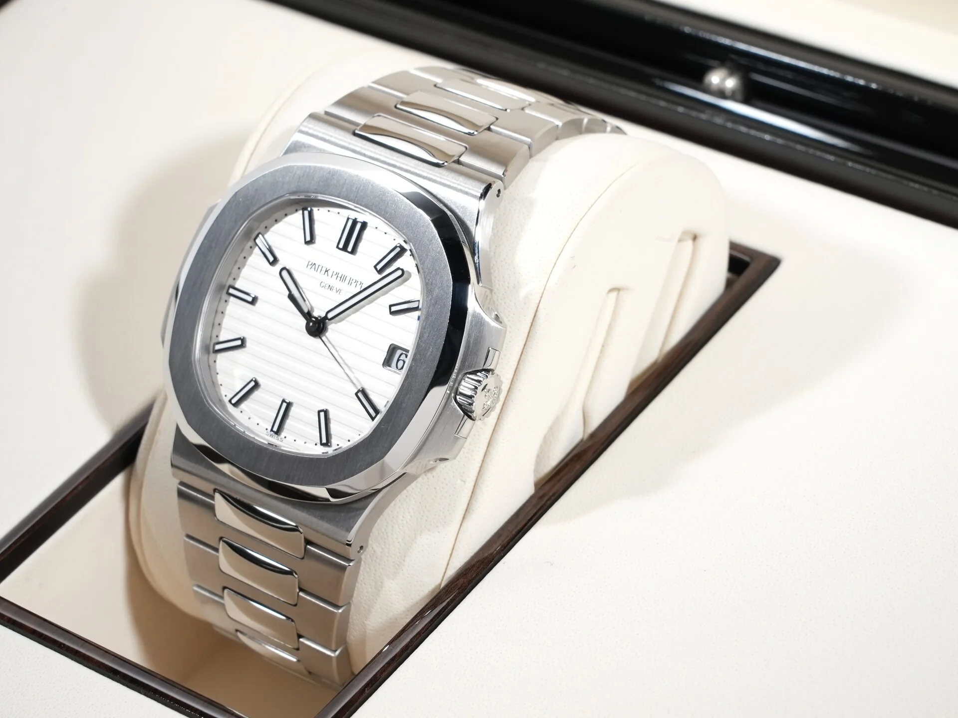 パテックフィリップ ノーチラス Ref.5711/1A-011 ステンレススチール ホワイト文字盤 - Image 4
