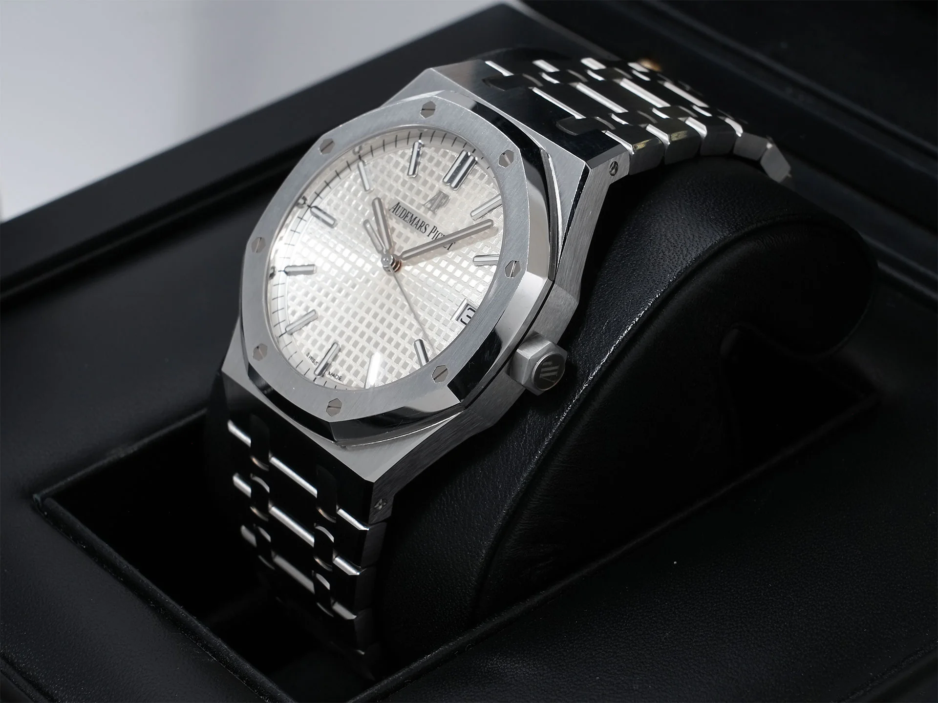 オーデマピゲ ロイヤルオーク Ref.15500ST.OO.1220ST.04 ステンレススチール シルバー文字盤 中古 5eoouafz - Image 4