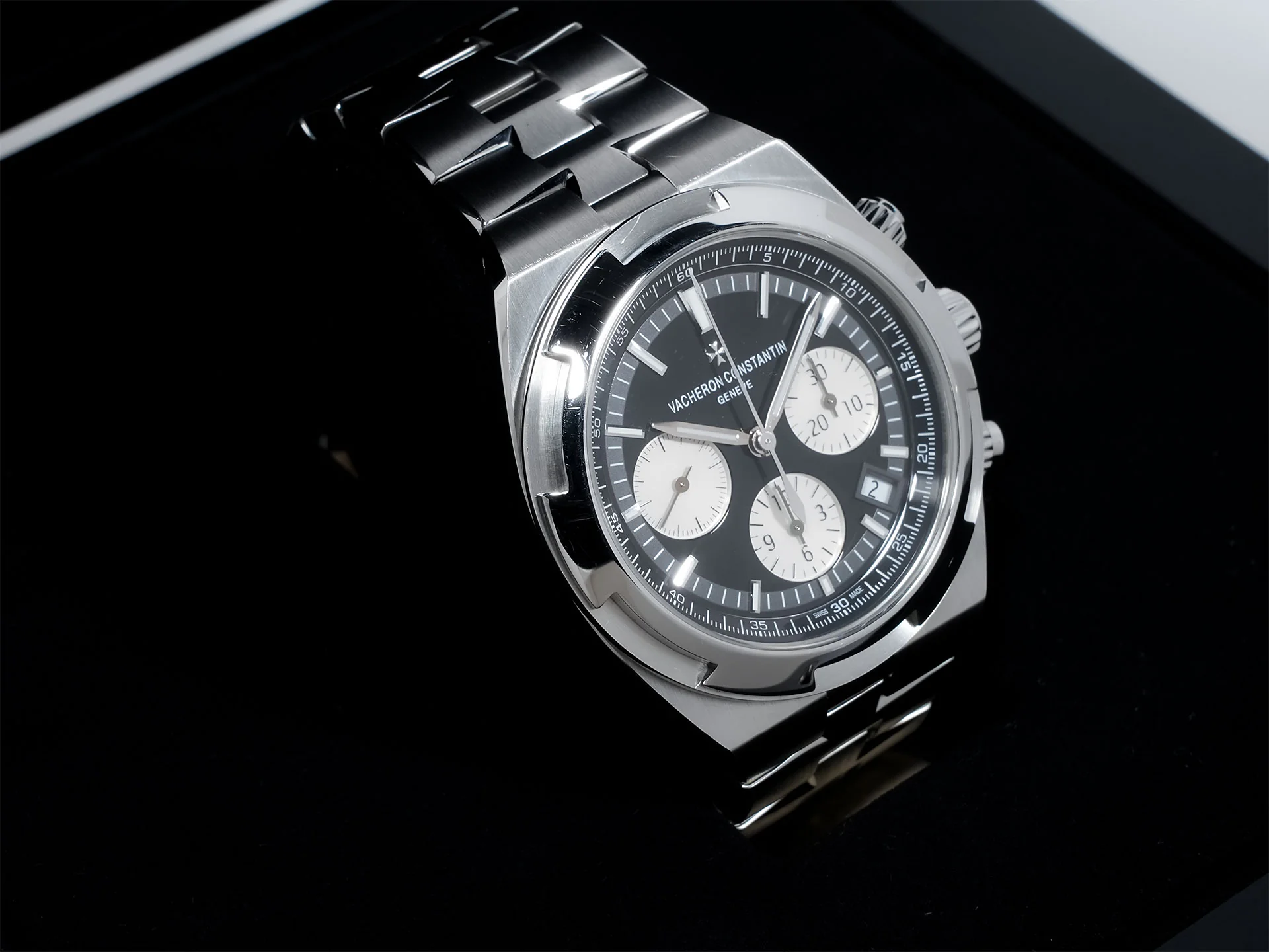 ヴァシュロンコンスタンタン オーヴァーシーズ クロノグラフ Ref.5500V/110A-B481 ブラック文字盤 中古 5tjqvoog - Image 5