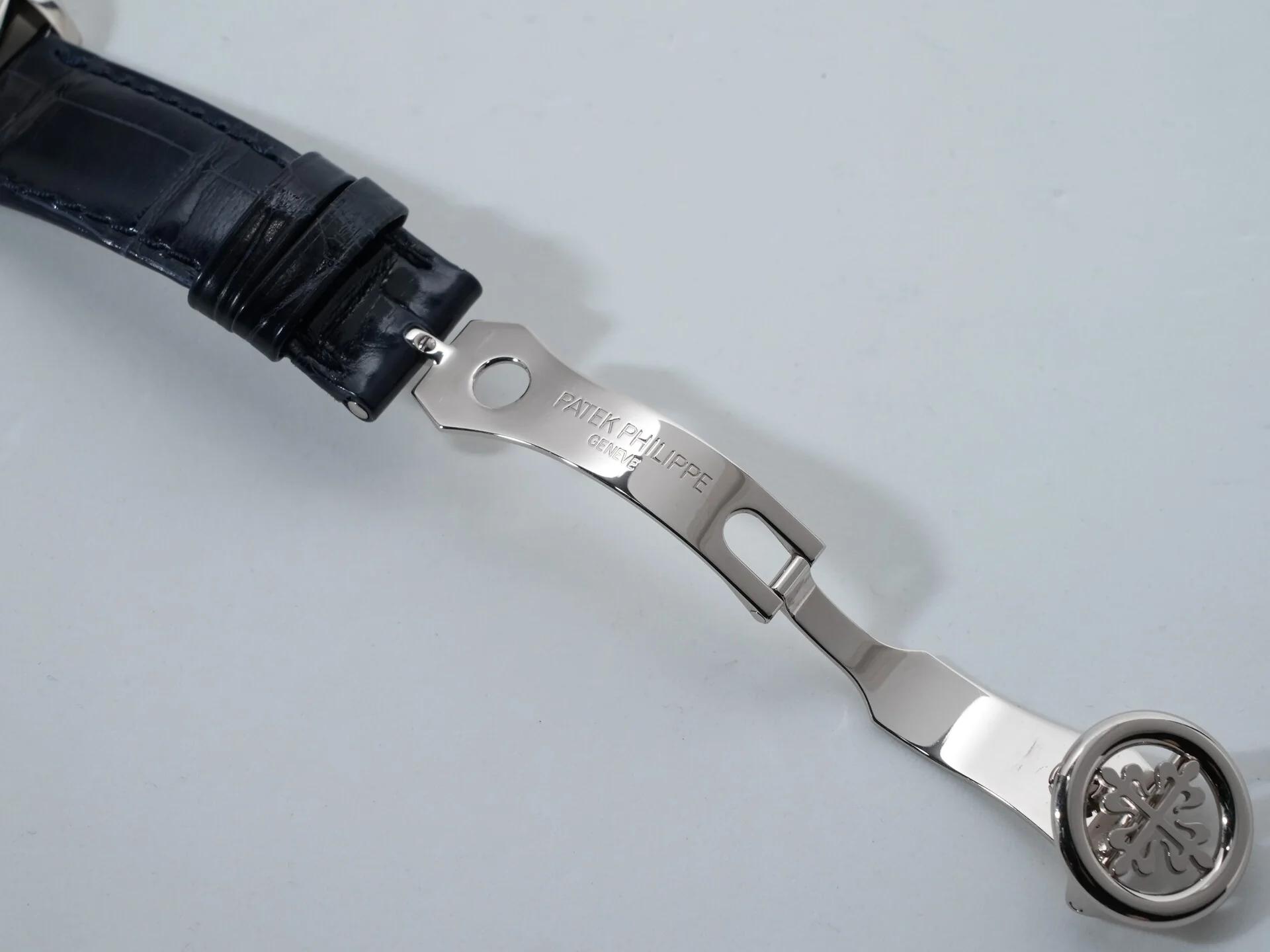 パテックフィリップ パーペチュアルカレンダー Ref.5327G-001 ホワイトゴールド ロイヤルブルーソレイユ文字盤 - Image 9