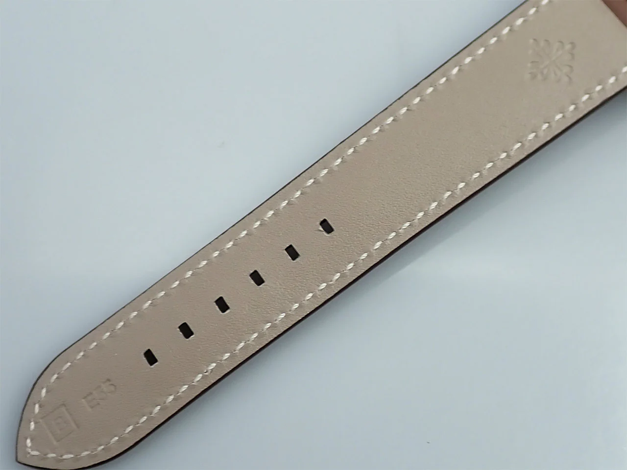 パテックフィリップ カラトラバ パイロット トラベルタイム Ref.5524G-001 ホワイトゴールド ブルー文字盤 - Image 10