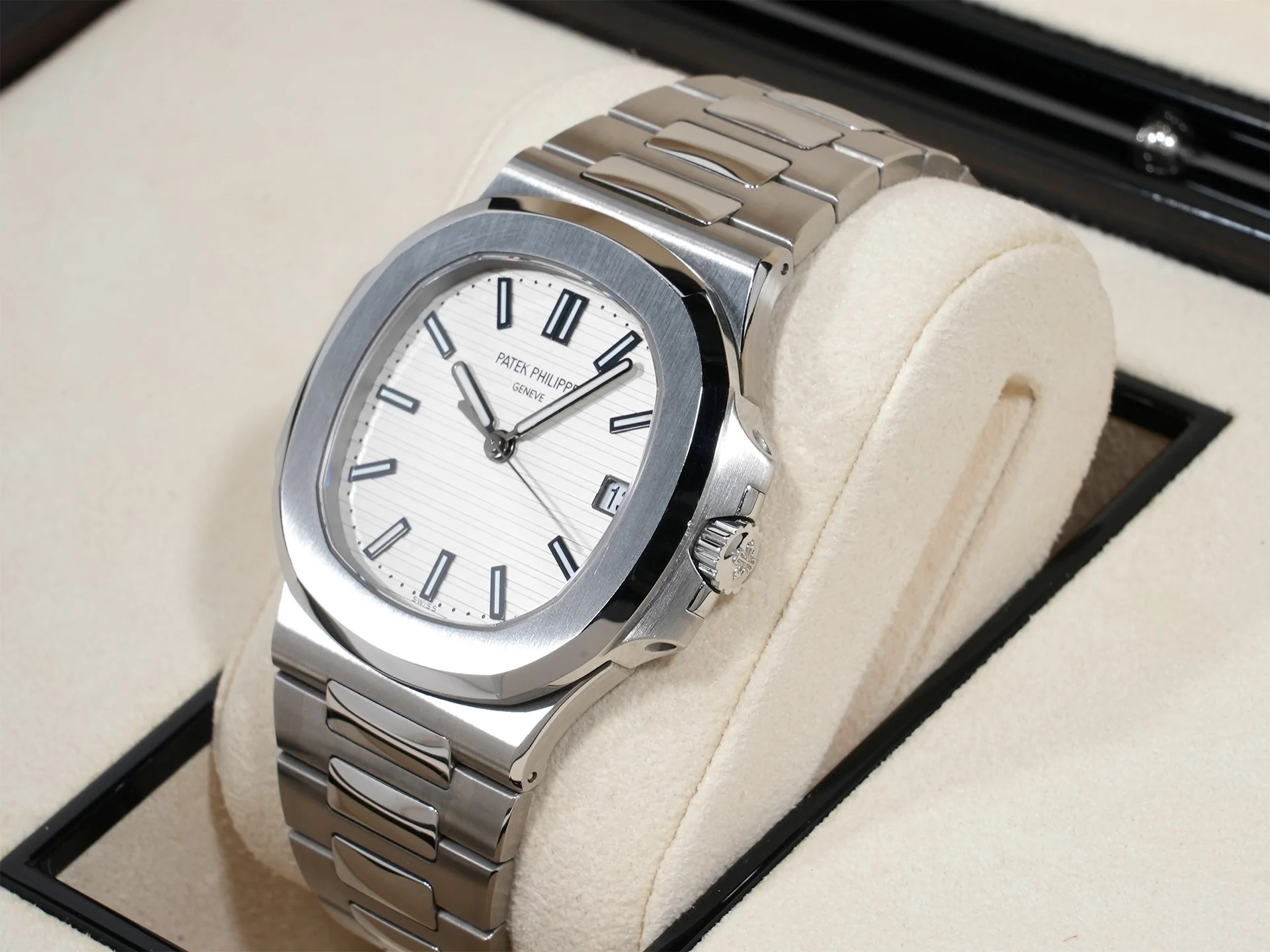 パテックフィリップ ノーチラス Ref.5711/1A-011 ステンレススチール ホワイト文字盤 - Image 4