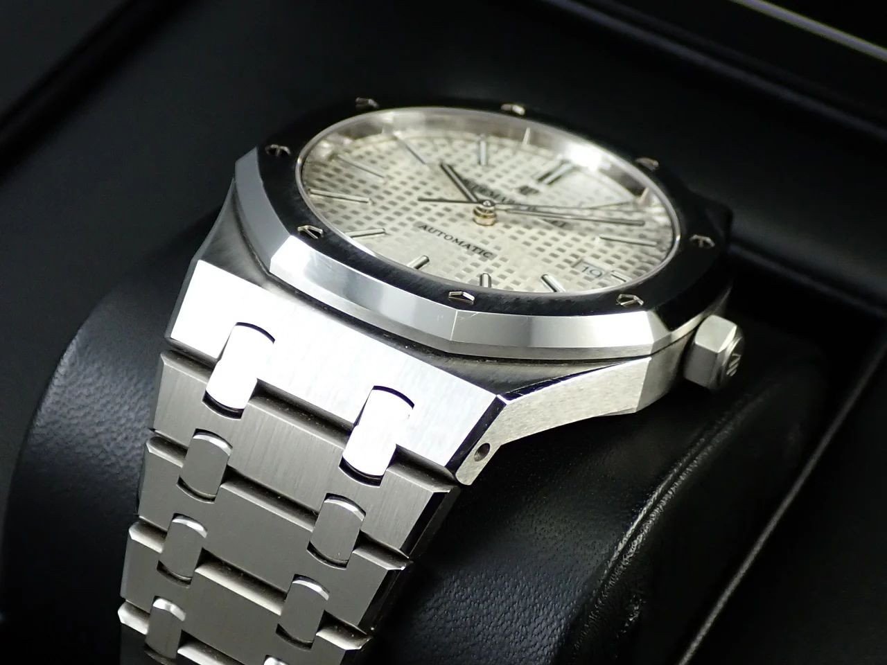 オーデマピゲ ロイヤルオーク Ref.15400ST.OO.1220ST.02 ステンレススチール シルバー文字盤 - Image 6