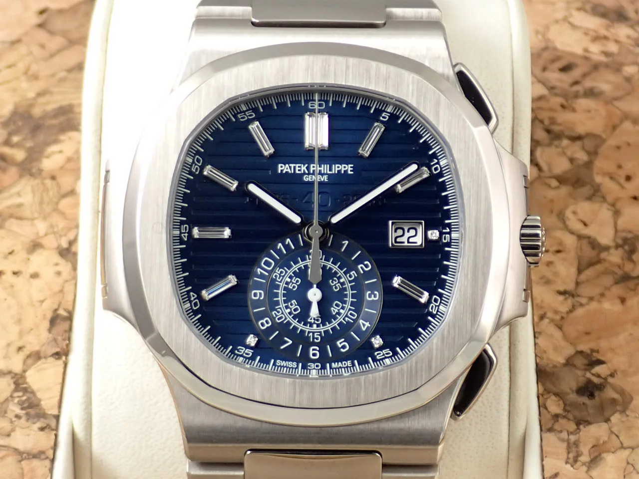 パテックフィリップ ノーチラス クロノグラフ 40周年記念 Ref.5976/1G-001 ホワイトゴールド ブルー・ソレイユ文字盤 - Image 2