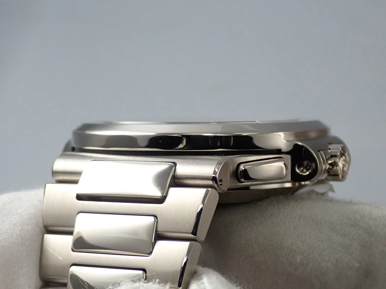 パテックフィリップ ノーチラス クロノグラフ 40周年記念 Ref.5976/1G-001 ホワイトゴールド ブルー・ソレイユ文字盤 - Image 6
