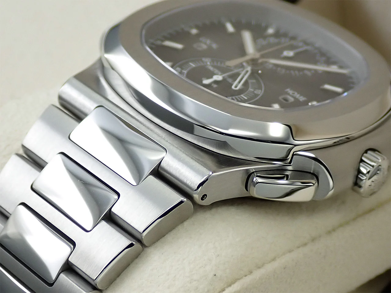 パテックフィリップ ノーチラス トラベルタイム クロノグラフ Ref.5990/1A-001 ステンレススチール ブラックグラデーション文字盤 - Image 6