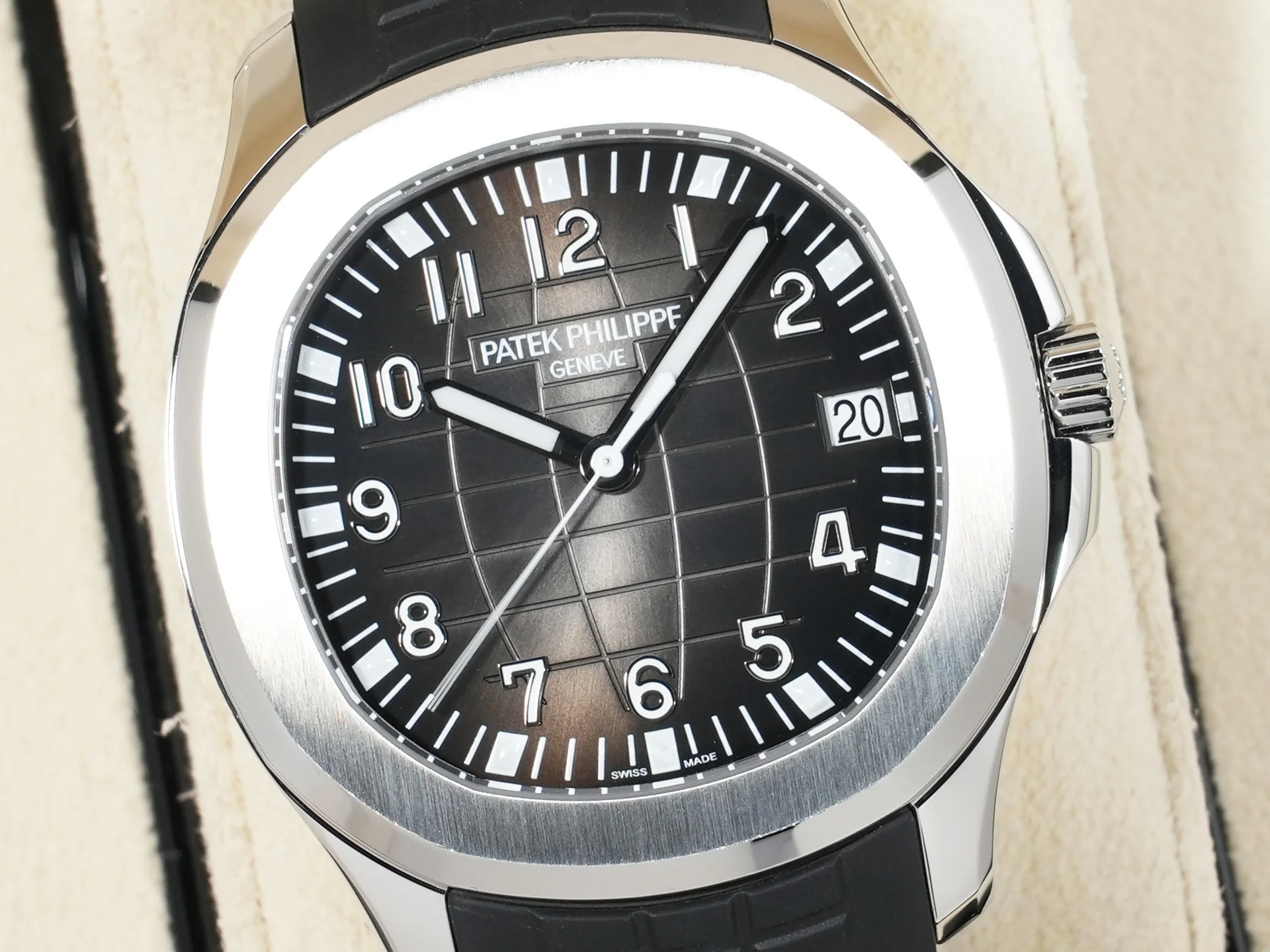 パテックフィリップ アクアノート Ref.5167A-001 ステンレススチール ブラック文字盤 中古 8fbt4knp - Image 3