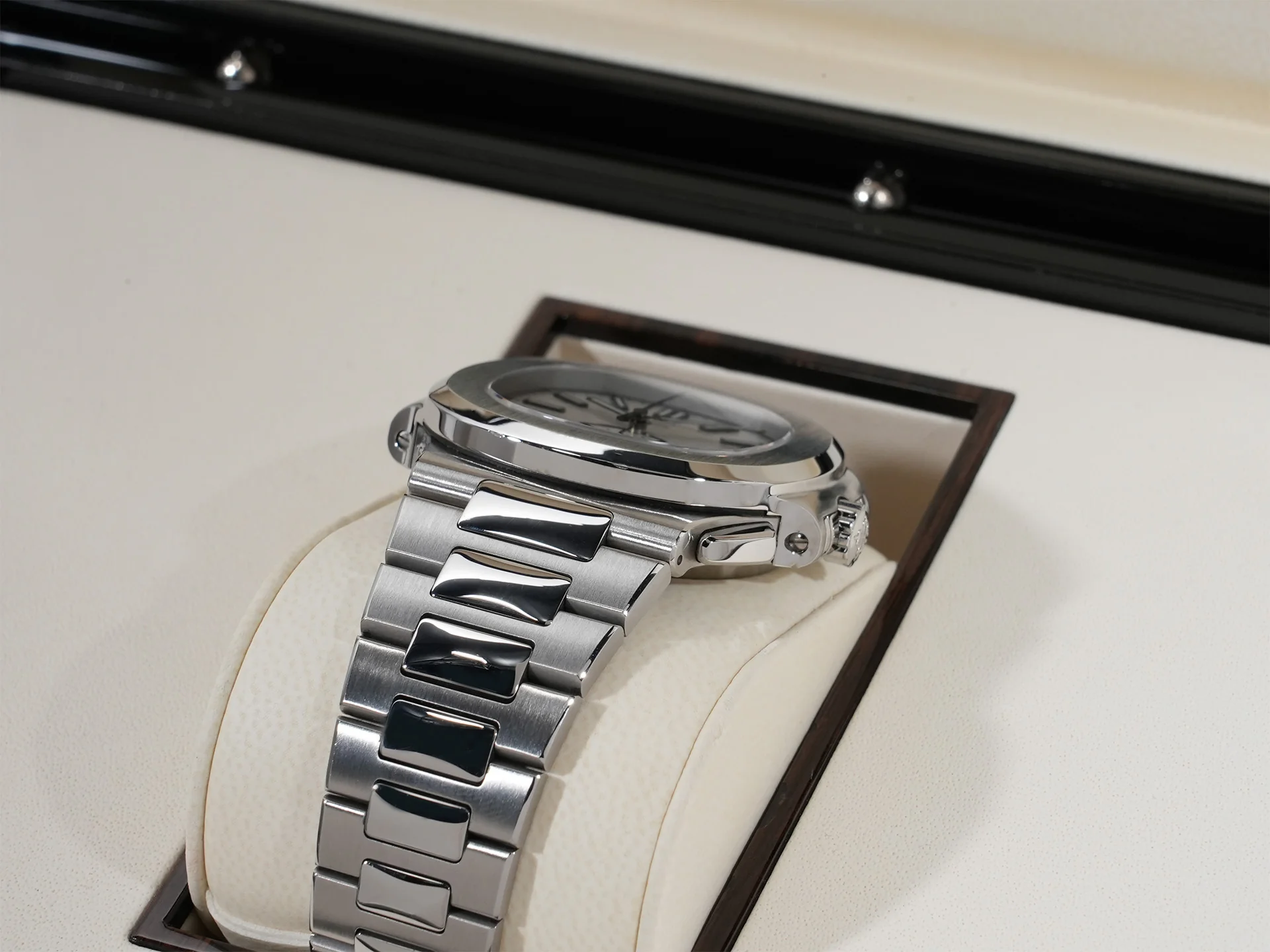 パテックフィリップ ノーチラス クロノグラフ Ref.5980/1A-019 ステンレススチール ホワイト文字盤 - Image 6