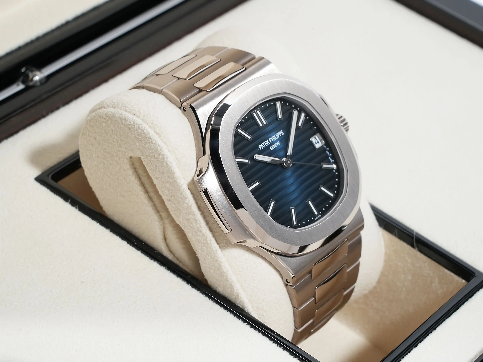 パテックフィリップ ノーチラス Ref.5811/1G-001 ホワイトゴールド ブルー・ソレイユ文字盤 - Image 5