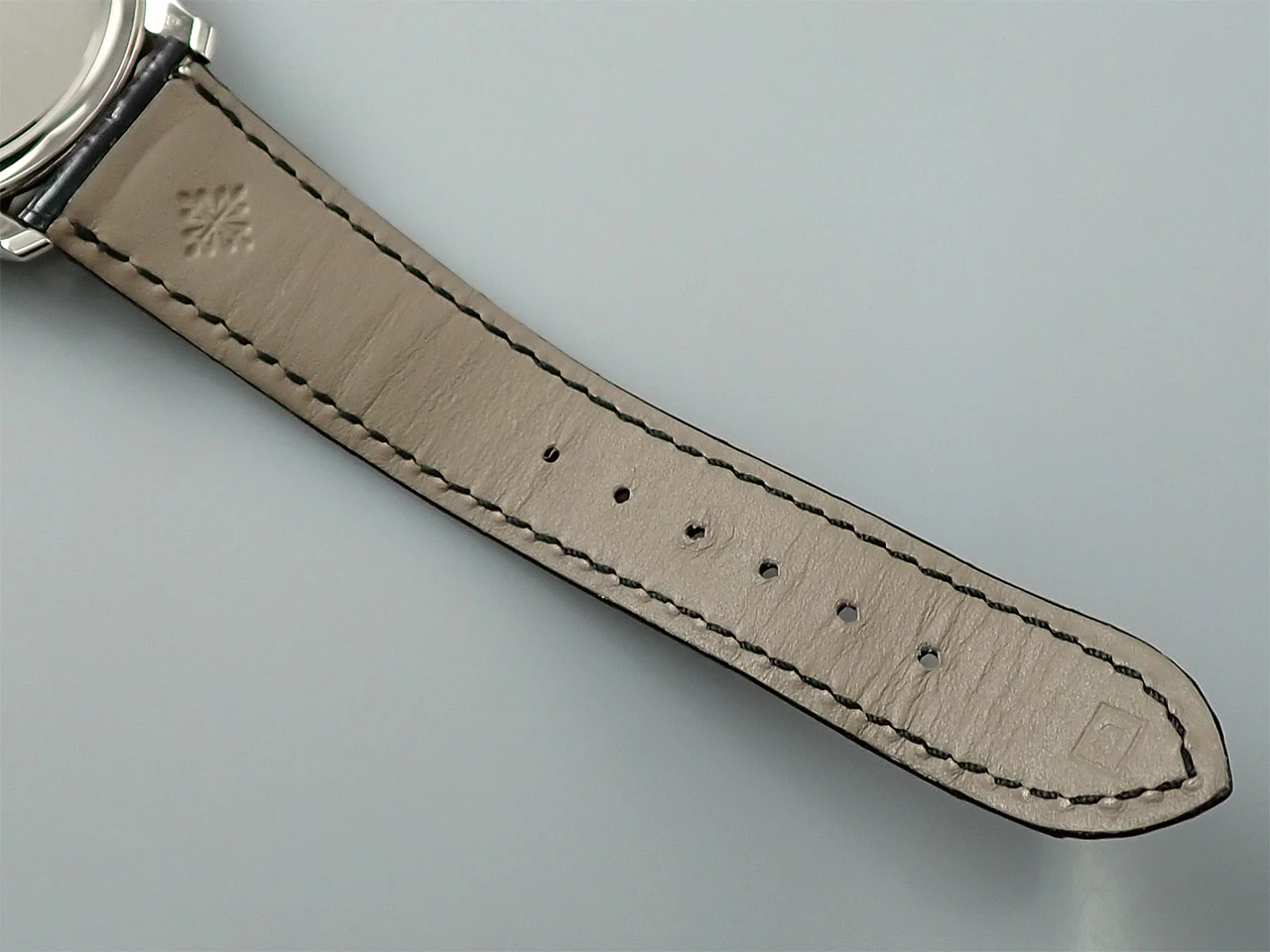 パテックフィリップ カラトラバ Ref.5227G-010 ホワイトゴールド ブラック文字盤 - Image 12