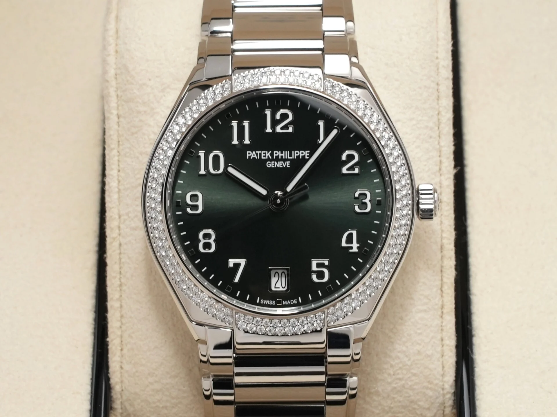 パテックフィリップ Twenty-4 Ref.7300/1200A-011 ステンレススチール オリーブグリーン ソレイユ文字盤 - Image 2