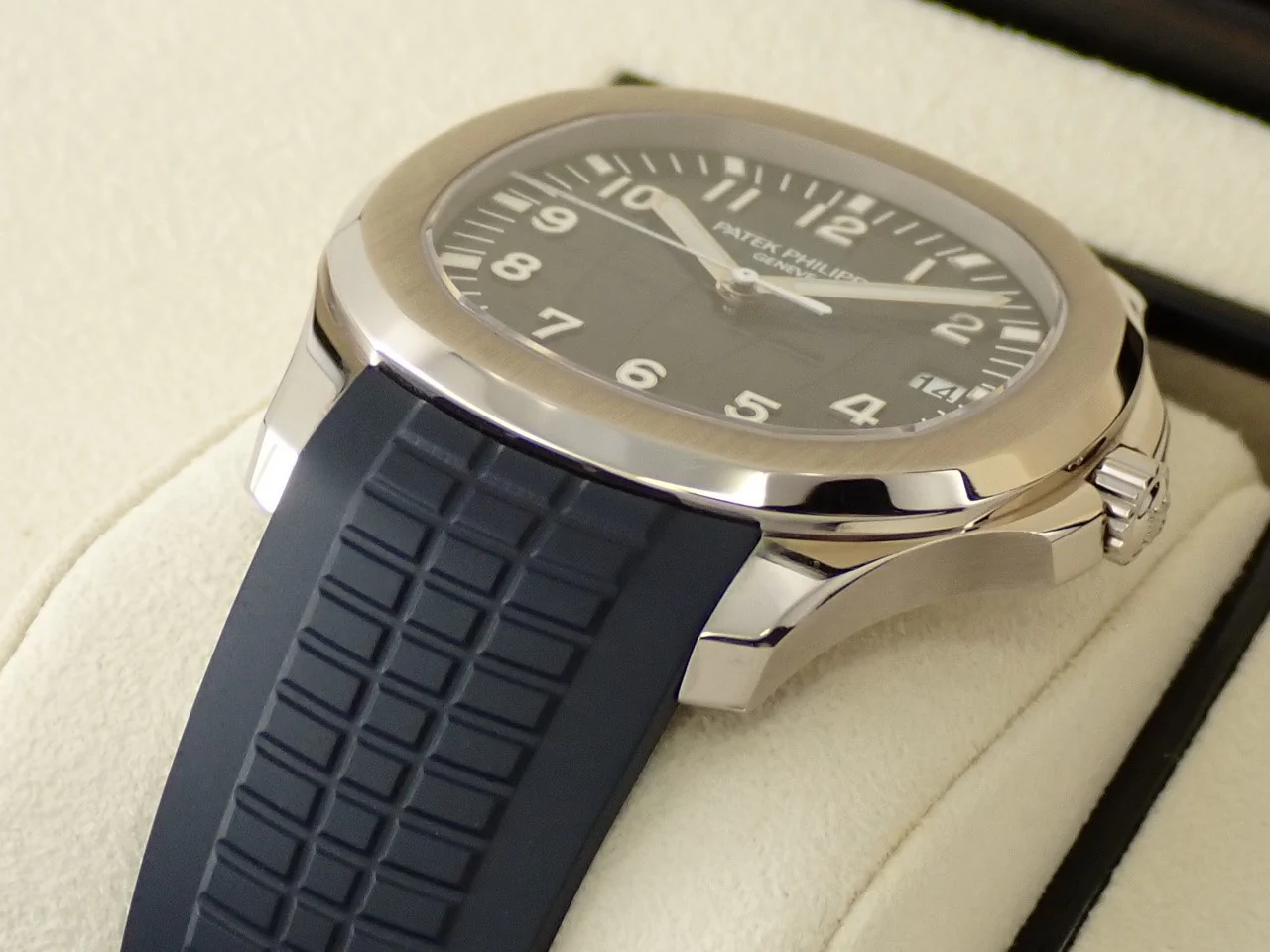 パテックフィリップ アクアノート Ref.5168G-001 ホワイトゴールド ミッドナイトブルー文字盤 - Image 6