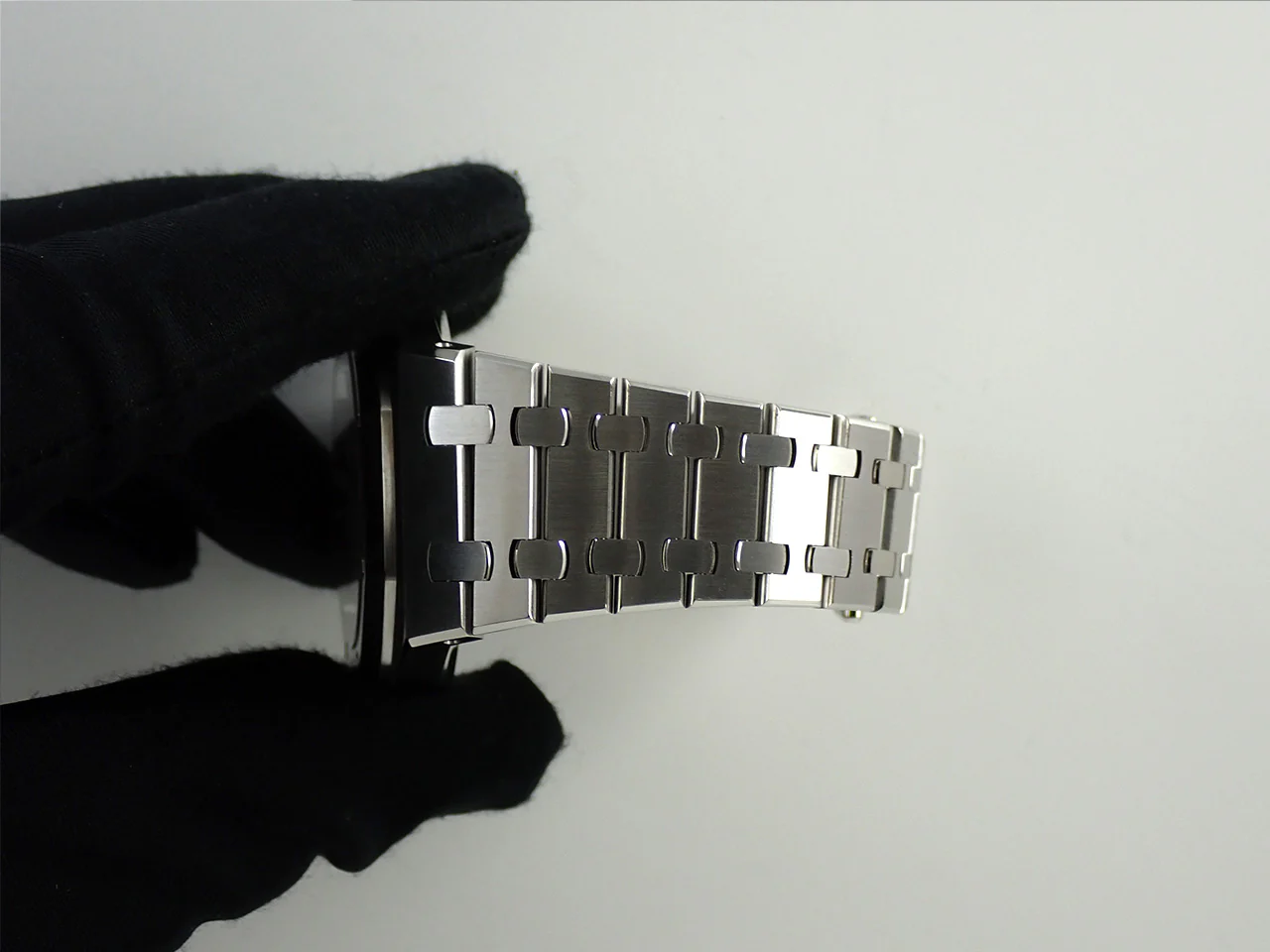 オーデマピゲ ロイヤルオーク Ref.15400ST.OO.1220ST.02 ステンレススチール シルバー文字盤 - Image 9