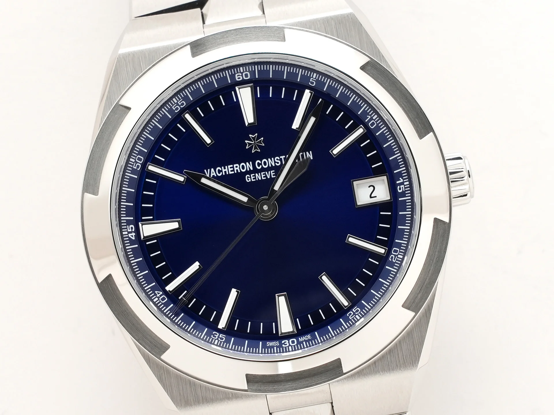 ヴァシュロンコンスタンタン オーヴァーシーズ オートマティック Ref.4520V/210A-B128 ブルー文字盤 未使用 9tabru8x - Image 3