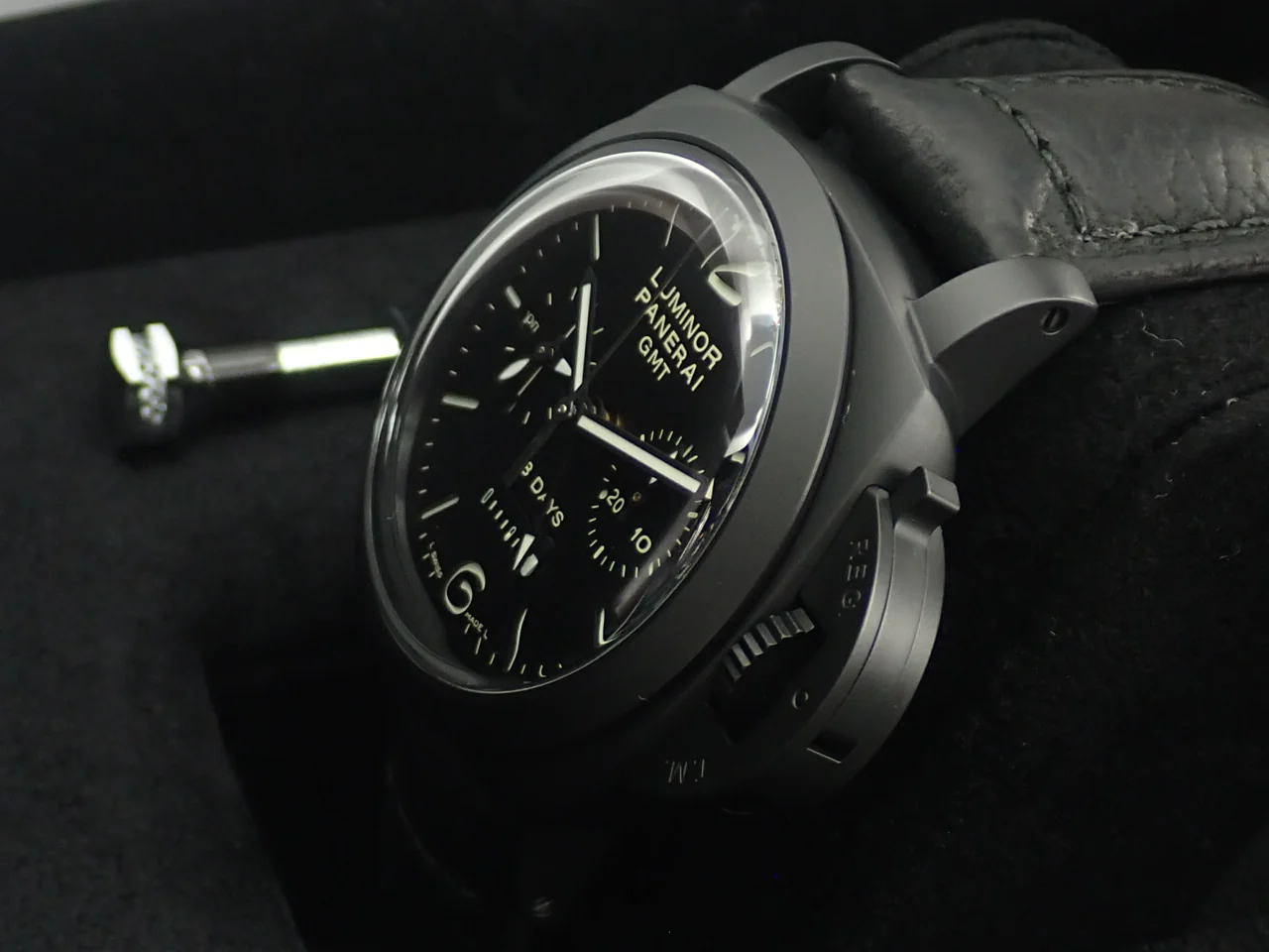 パネライ ルミノール クロノ モノプルサンテ 8デイズ GMT 44MM Ref.PAM00317 ブラック文字盤 美品 9Y3935TS - Image 4