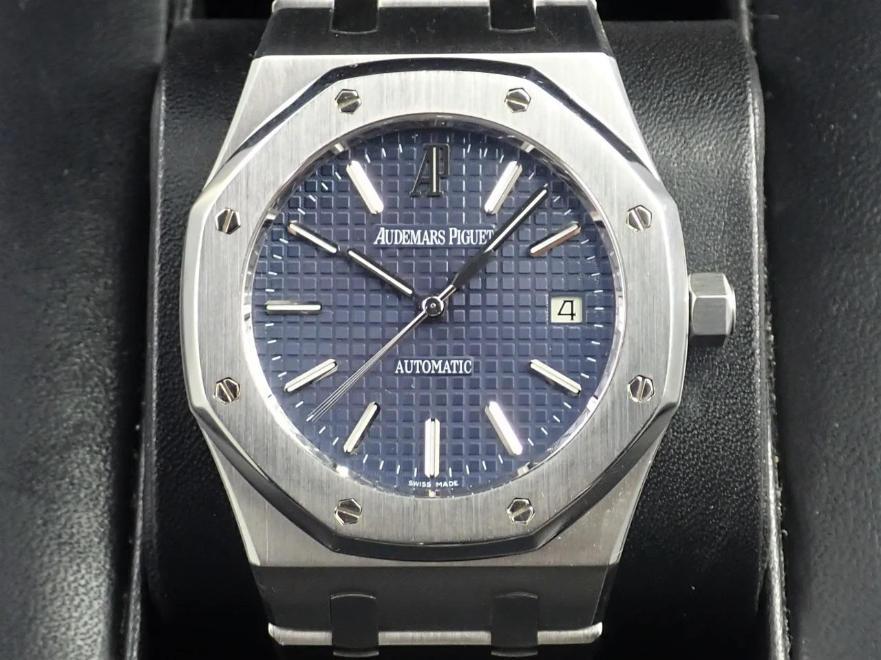 オーデマピゲ ロイヤルオーク Ref.15300ST.OO.1220ST.02 ステンレススチール ブルー文字盤 - Image 2