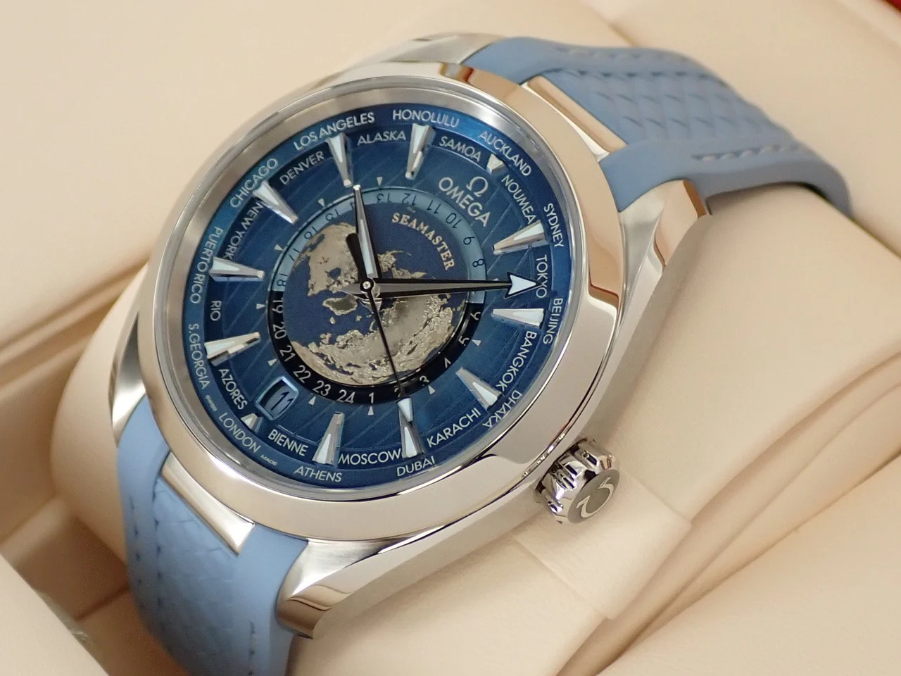 オメガ シーマスター アクアテラ GMT ワールドタイマー Ref.220.12.43.22.03.00﻿2 サマーブルー文字盤 未使用 A17KRKUJ - Image 5
