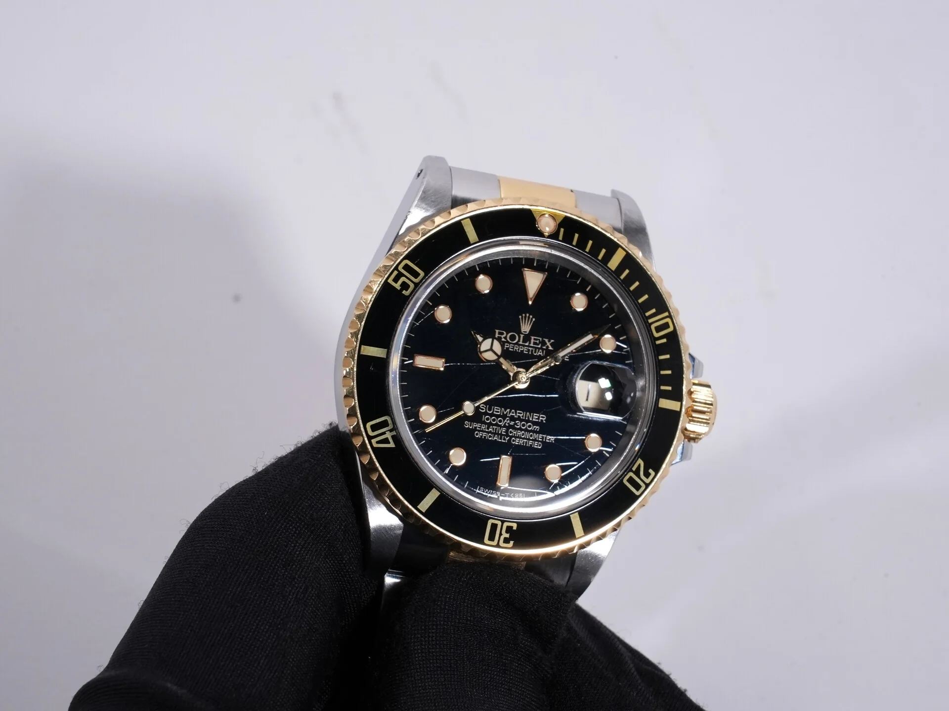ロレックス サブマリーナー デイト Ref.16803 ステンレススチール/イエローゴールド ブラック文字盤 中古 aizv85pt - Image 10