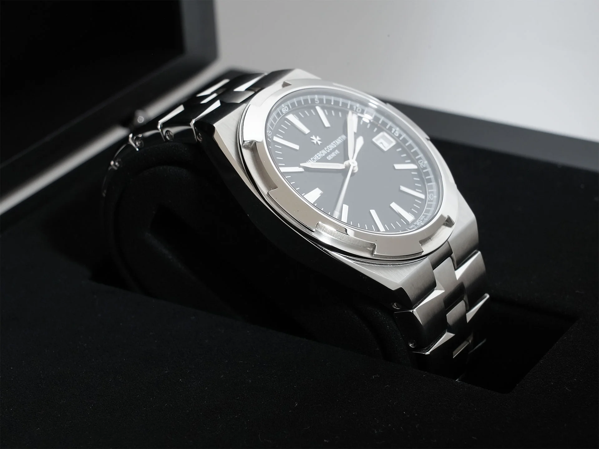 ヴァシュロンコンスタンタン オーヴァーシーズ Ref.4500V/110A-B483 SS ブラック文字盤 中古 aj29xmsn - Image 5