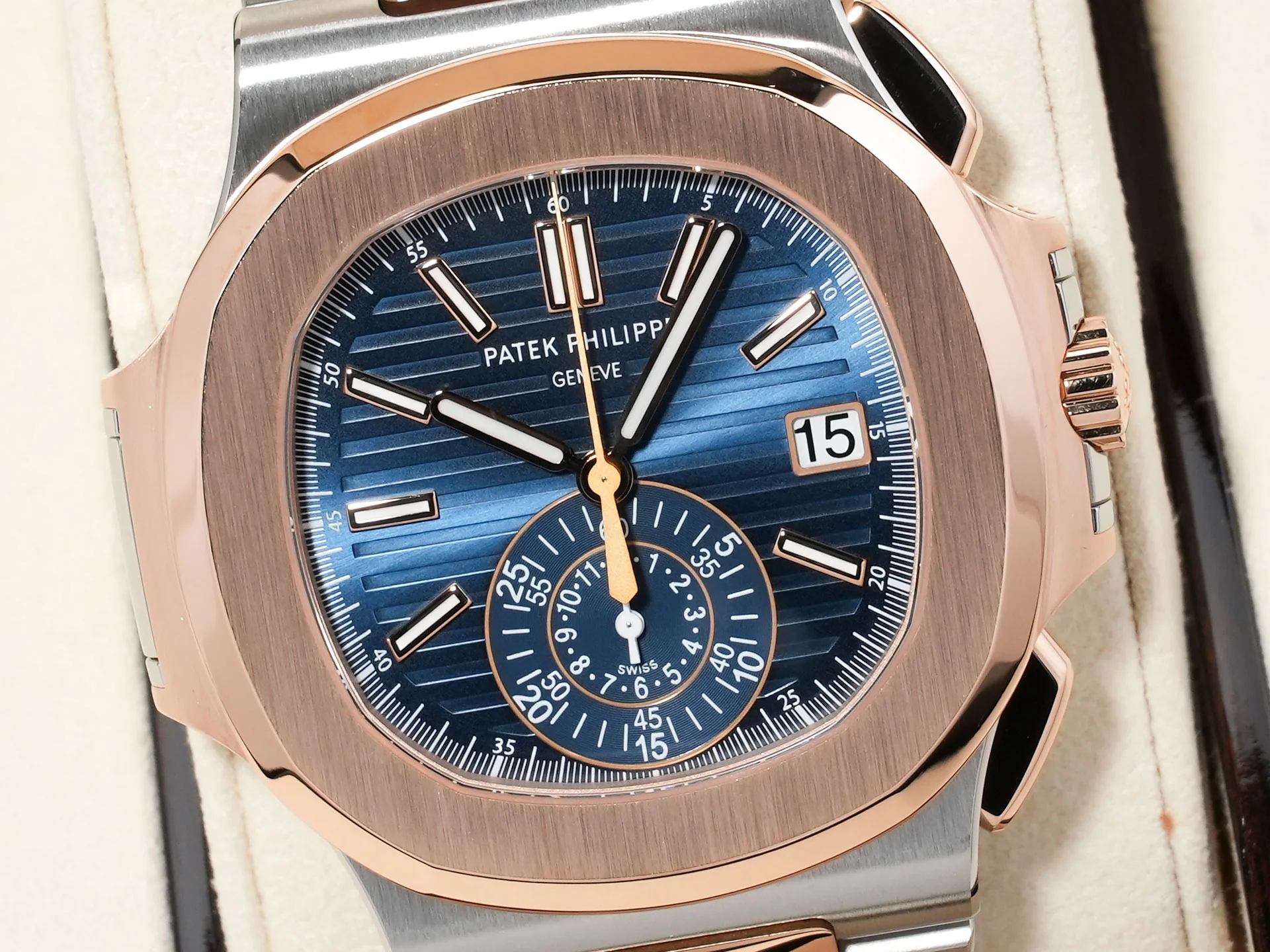 パテックフィリップ ノーチラス クロノグラフ Ref.5980/1AR-001 ステンレススチール/ローズゴールド ブルー文字盤 美品 ajpko7io - Image 3
