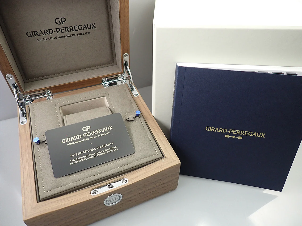 ジラールペルゴ ロレアート グレイシャー ジャパンリミテッド Ref.81010-11-200711A アイスブルー文字盤 中古 C41VCRJV - Image 10