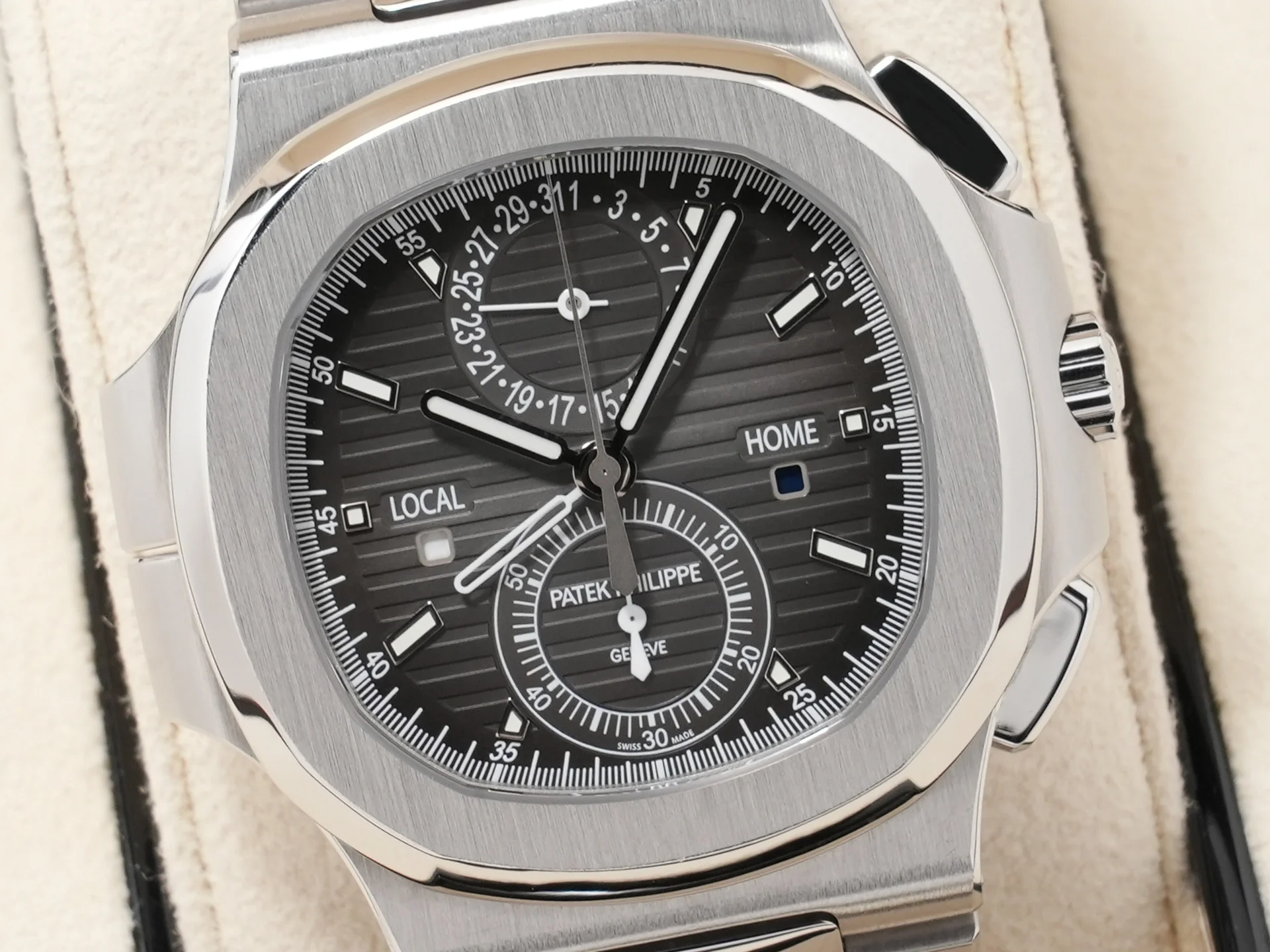 パテックフィリップ ノーチラス トラベルタイム クロノグラフ Ref.5990/1A-001 ステンレススチール ブラックグラデーション文字盤 - Image 3