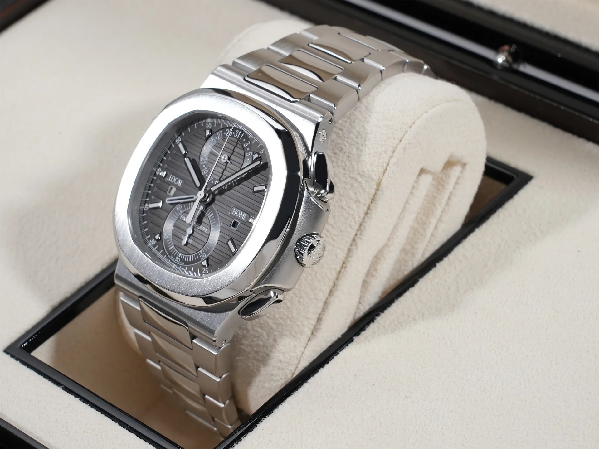 パテックフィリップ ノーチラス トラベルタイム クロノグラフ Ref.5990/1A-001 ステンレススチール ブラックグラデーション文字盤 - Image 4