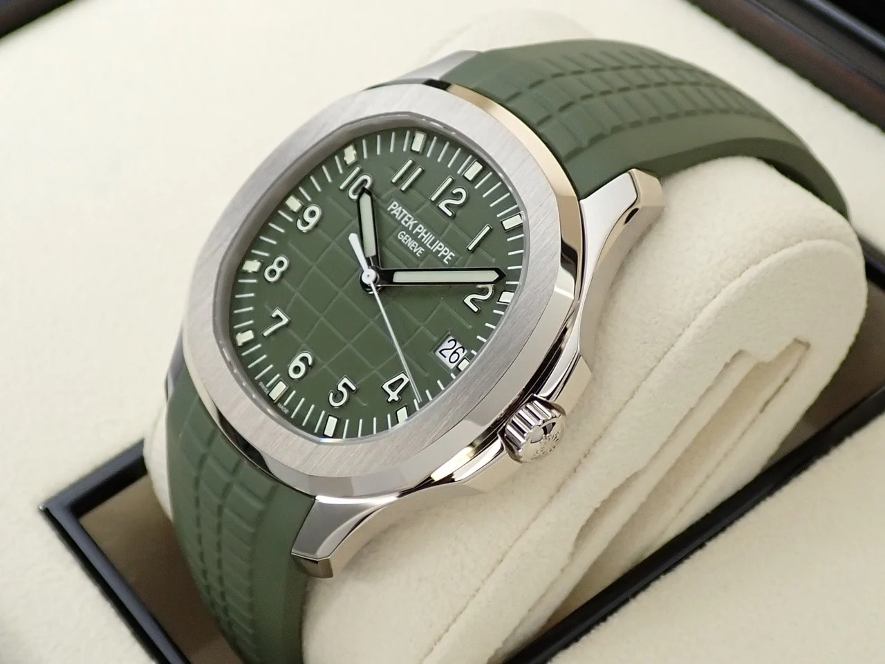 パテックフィリップ アクアノート Ref.5168G-010 ホワイトゴールド カーキグリーン文字盤 - Image 4