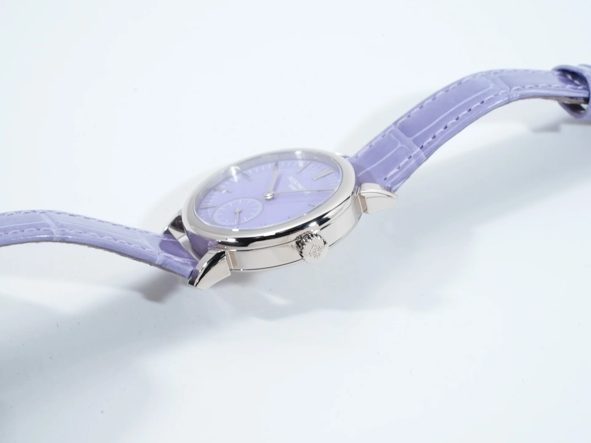 パテックフィリップ カラトラバ グランド エキシビジョン 東京2023 Ref.6127G-010/7127G-010 ホワイトゴールド ラックライトブルー(スカイブルー) ライラックトーン(パープル)文字盤 - Image 12