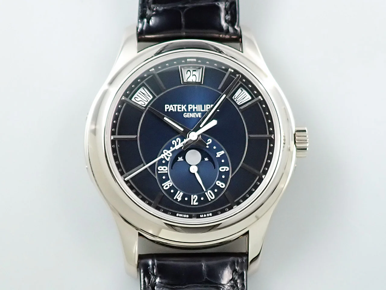 パテックフィリップ アニュアルカレンダー Ref.5205G-013 ホワイトゴールド ブルーブラックグラデーション文字盤 - Image 2