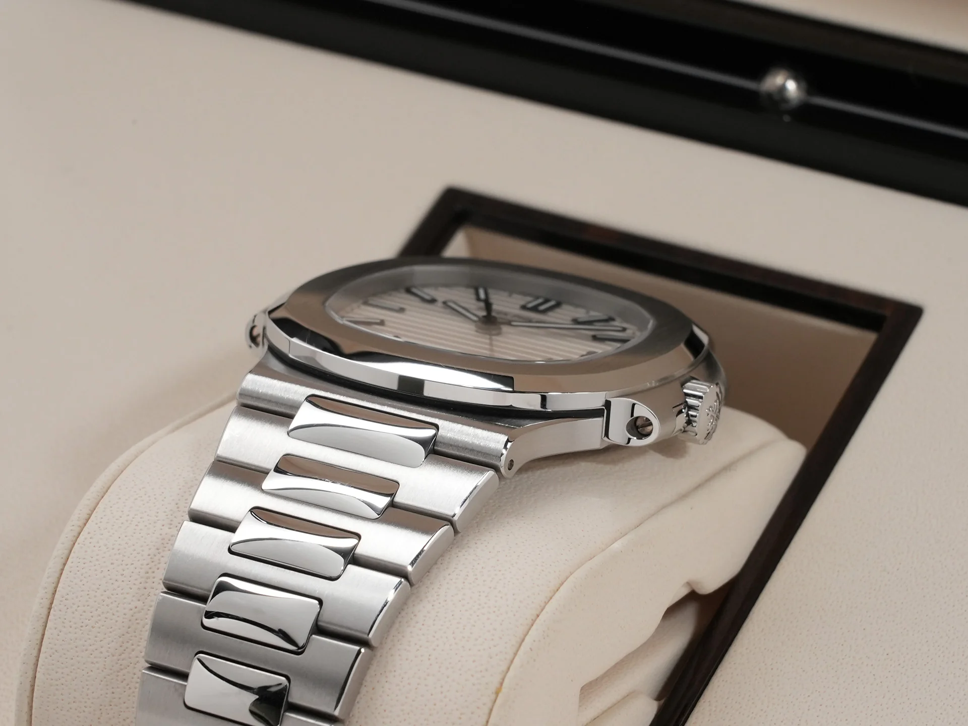パテックフィリップ ノーチラス Ref.5711/1A-011 ステンレススチール ホワイト文字盤 - Image 6