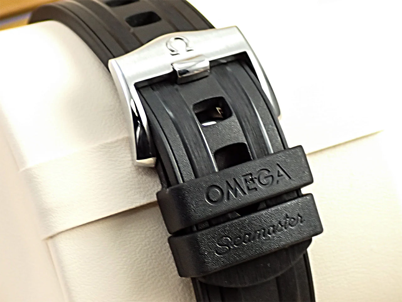 オメガ シーマスター ダイバー 300M コーアクシャル マスター クロノメーター 42MM Ref.210.32.42.20.01.001 ブラック文字盤 美品 F582YHM1 - Image 8