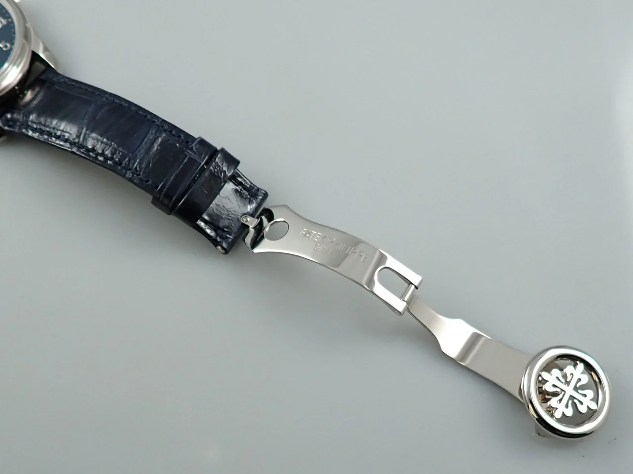 パテックフィリップ パーペチュアルカレンダー Ref.5327G-001 ホワイトゴールド ロイヤルブルーソレイユ文字盤 - Image 8