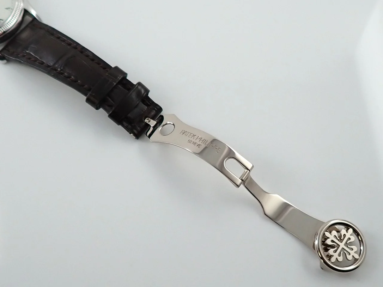 パテックフィリップ カラトラバ Ref.5115G-001 ホワイトゴールド エナメル文字盤 - Image 8
