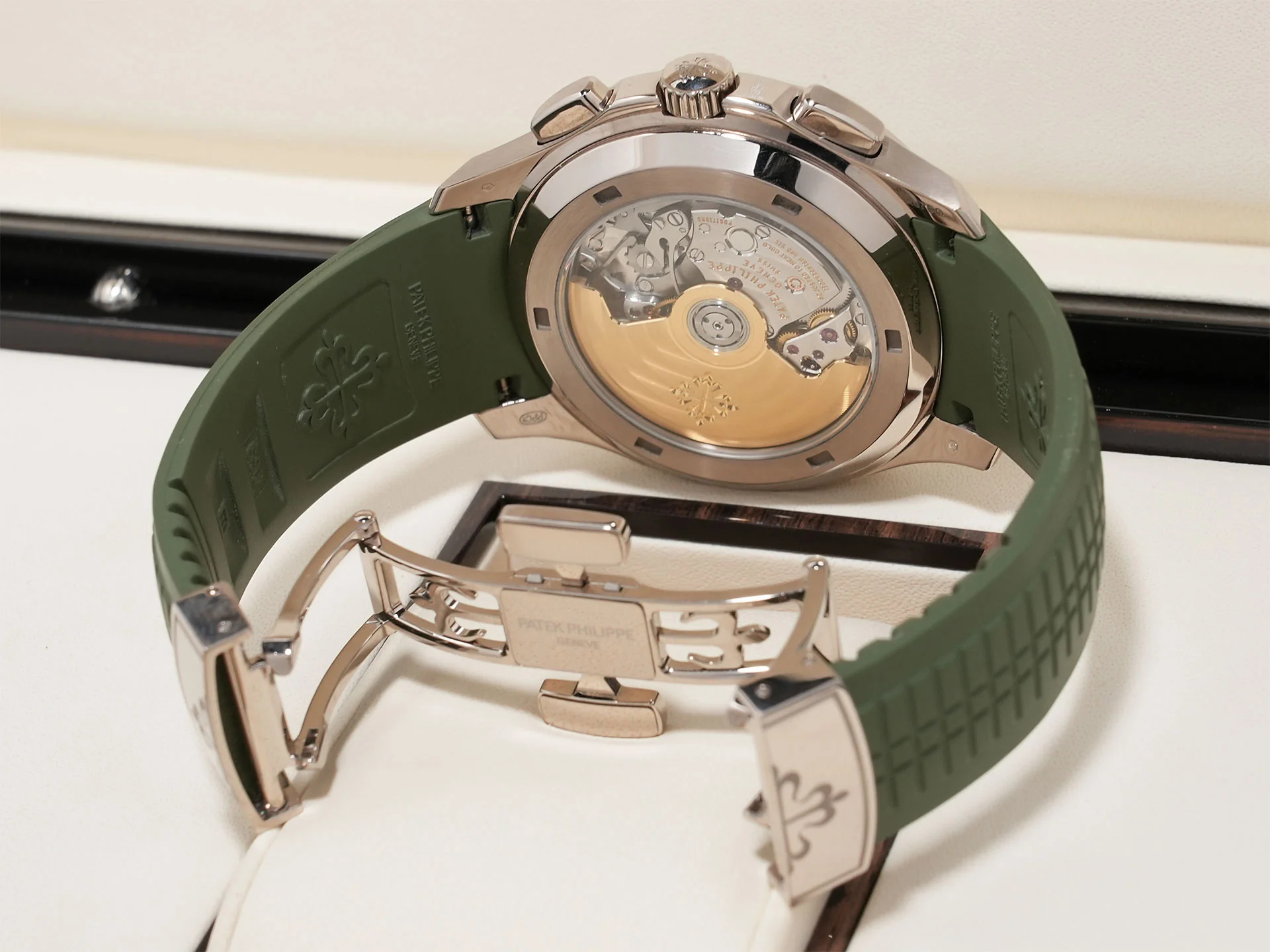パテックフィリップ アクアノート Ref.5968G-010 ホワイトゴールド カーキグリーン文字盤 中古 g25xfyzr - Image 8