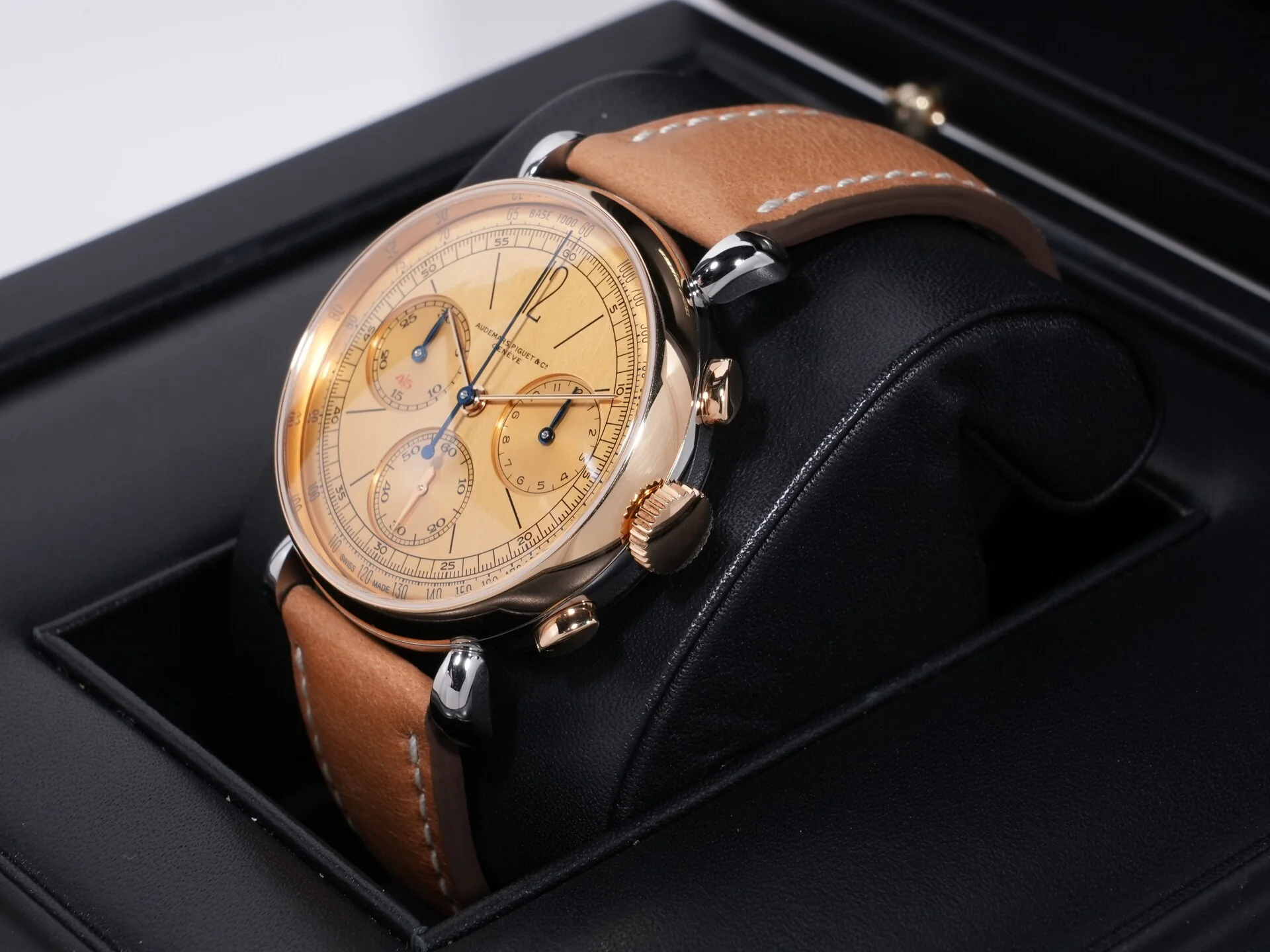 オーデマピゲ リマスター 01 クロノグラフ Ref.26595SR.OO.A032VE.01 ステンレススチール/ピンクゴールド イエローゴールドカラー文字盤 中古 gcn4b4xa - Image 4