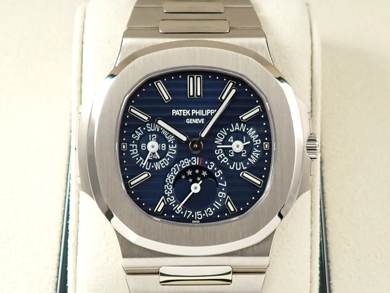 パテックフィリップ ノーチラス パーペチュアルカレンダー Ref.5740/1G-001 ホワイトゴールド ブルー文字盤 - Image 2