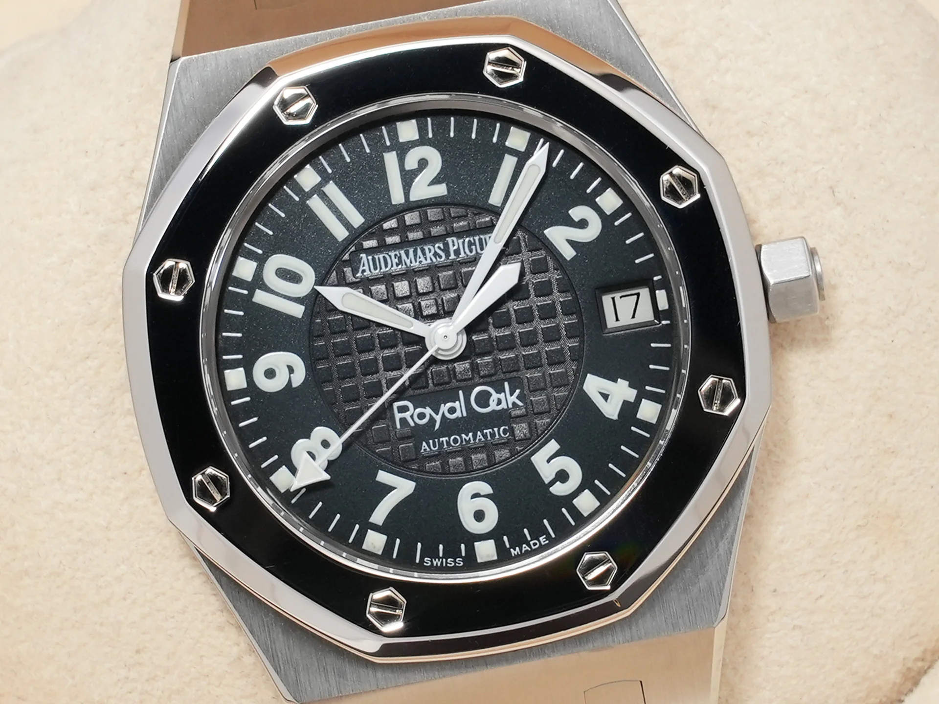オーデマピゲ ロイヤルオーク ニックファルド Ref.15190SP.OO.0789ST.01 ステンレススチール/プラチナ ブラック文字盤 美中古 hvrapa6z - Image 3